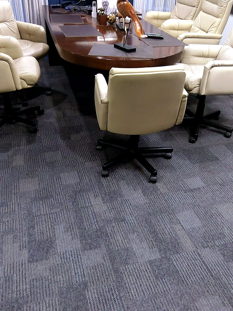 Espacio de trabajo con alfombra modular